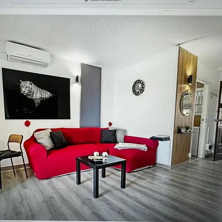 Laurent Apartment *