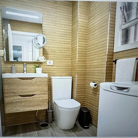 Laurent Apartment *